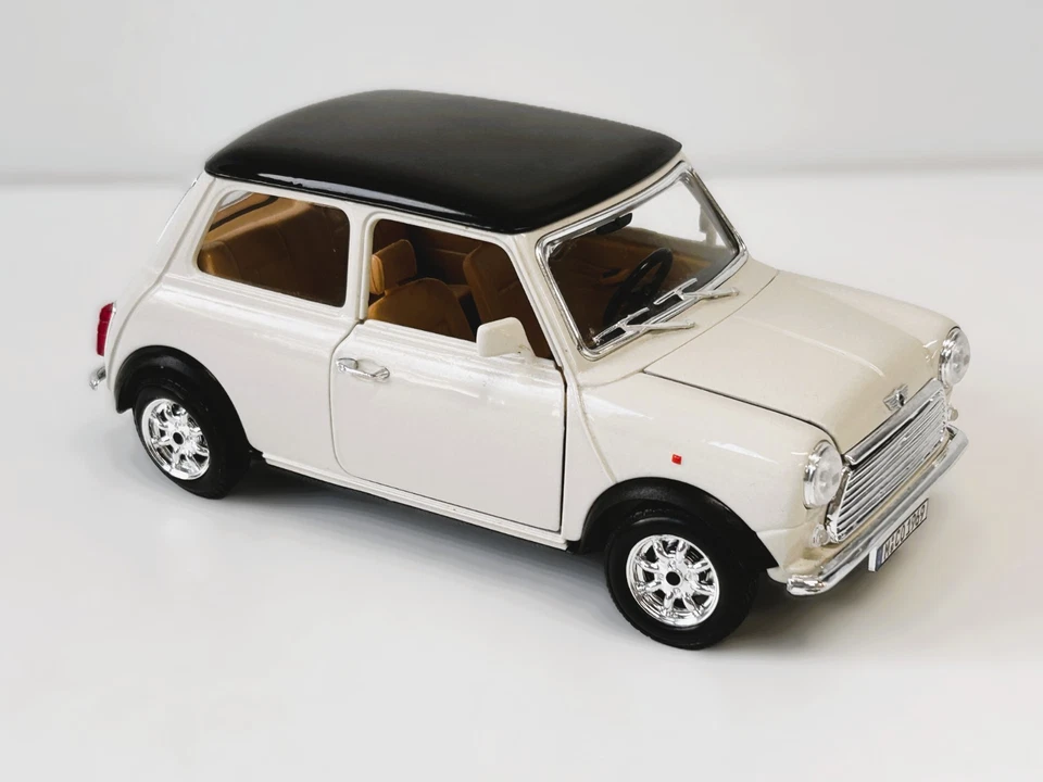 BURAGO 1/16 MINI COOPER 1960 CREMA TETTO NERO LICENZ BMW BBURAGO - Immagine 2 di 4