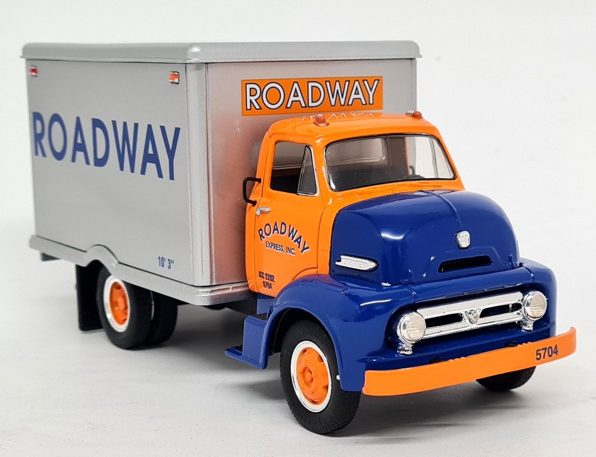 1ST Gear 1/34 - Ford C-600 Straight Truck 1953 Roadway Diecast Model