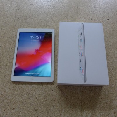 Apple iPad Air 1. Gen. 32GB  9,7 Zoll  MD795FD/B  A1475  Wi-Fi Cellular - silber