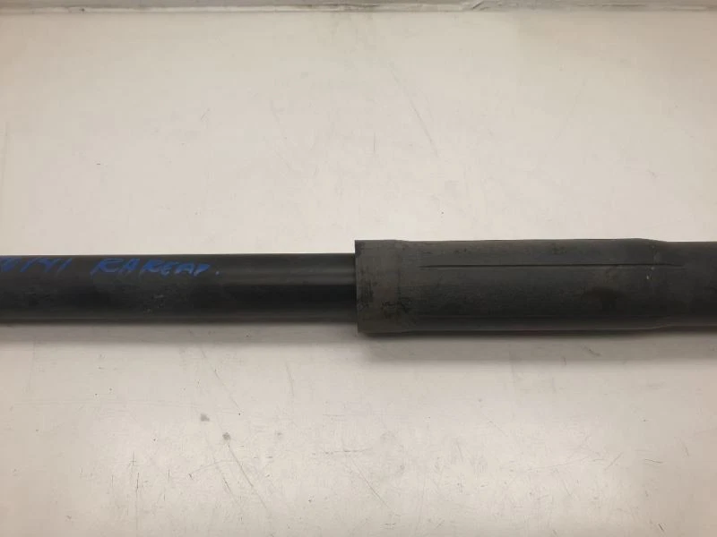 Toyota Prius C 2013 dos 1,5 L tracción delantera en el lado del pasajero amortiguador trasero Foto 3 de 4