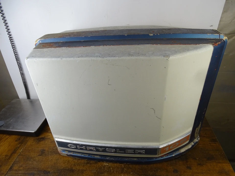 FA489944 FA552944 100-820627A1 1976 CHRYSLER 105HP OUTBOARD HOOD COWL COVER USED - Image 2 of 4