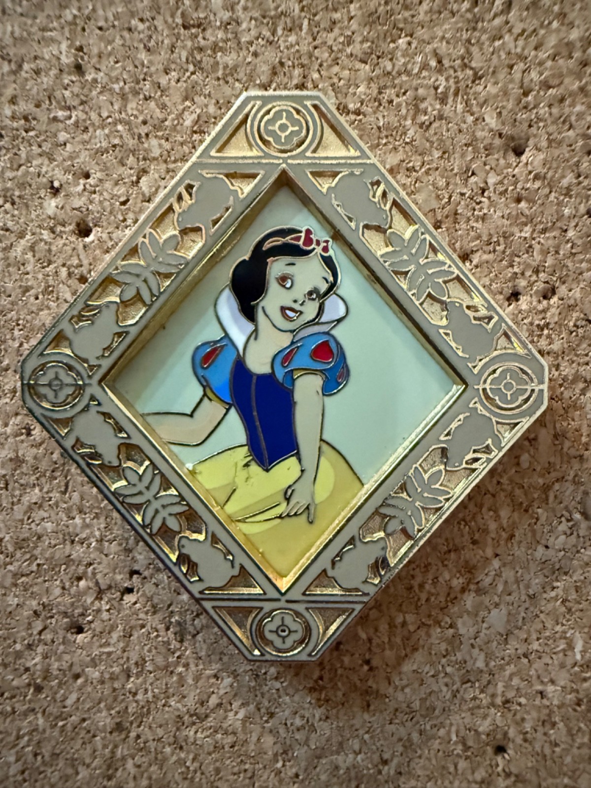 Disney Pin - OE - 3D Princess Portraits Series - Snow White