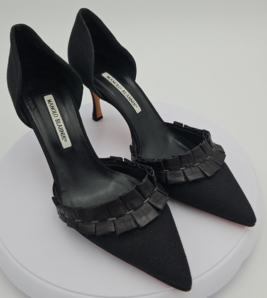 Manolo Blahnik AUTHENTIC Leather Ruffle D'Orsay Kitten Heel Pumps EU/39 US/8.5