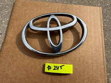 2000-2002 Toyota Tundra Front Oem Front Grille Emblem 245 2000-2002 Toyota Tundra Front Oem Front Grille Emblem 245