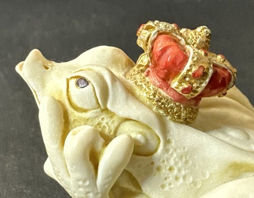 Neil Eyre Designs Limited Edition #3 ~ FROG PRINCE (In Ivory Cream w/ Red Crown) - Picture 8 of 12