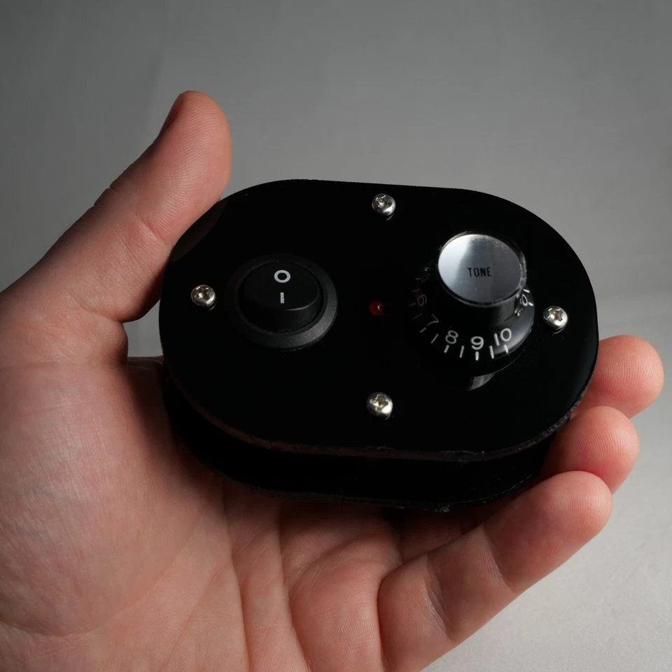 Black Acrylic Compact Midi Controller with 1 Latching Note Button  Potentiometer - Image 3 of 4