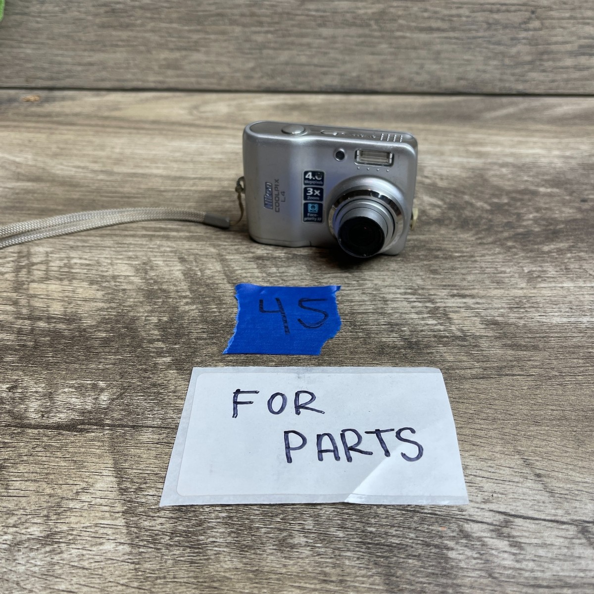 Nikon Coolpix L4 Silver 2