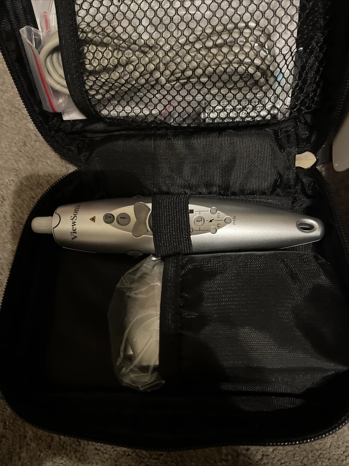 Bolígrafo de presentación inalámbrico ViewSonic ViewPen 100 en estuche/caja abierta Foto 3 de 4