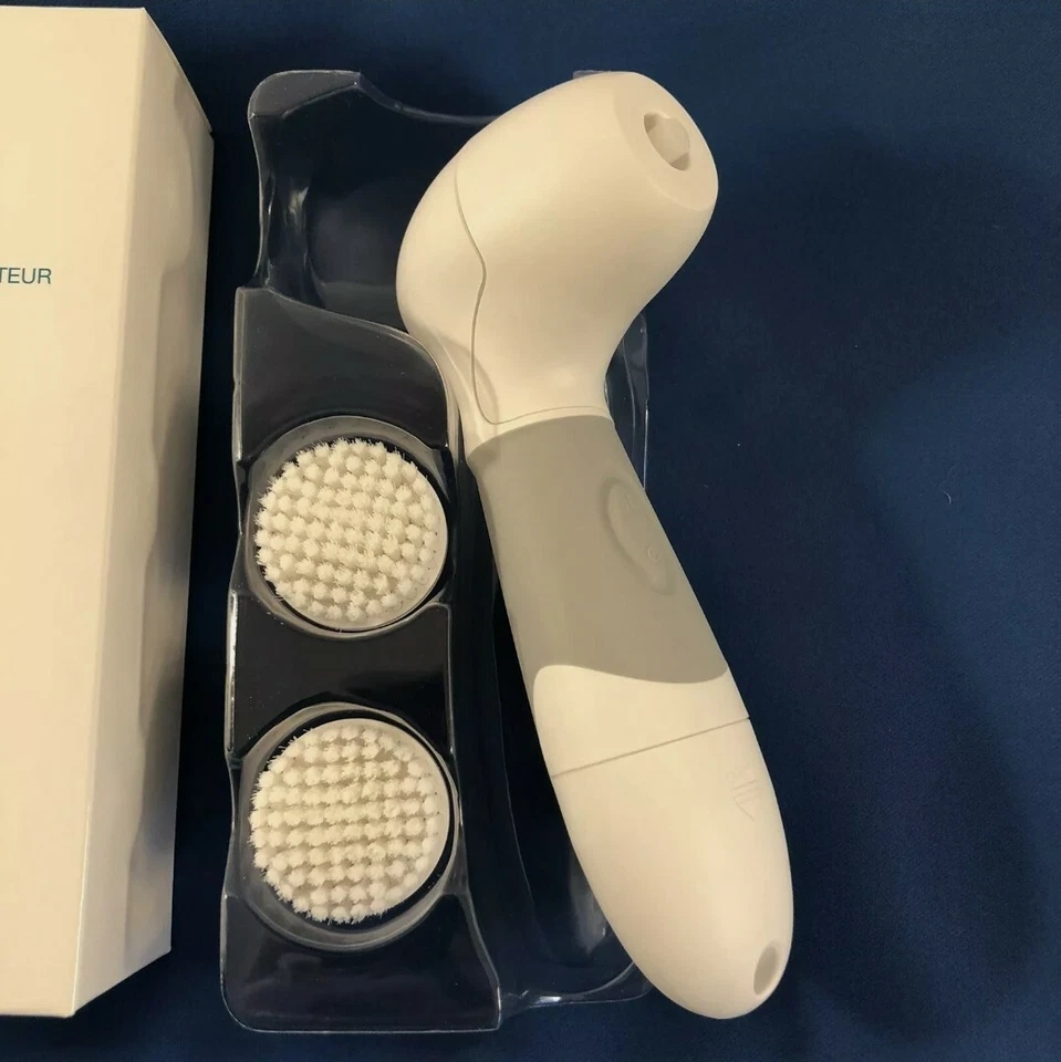 Beauticontrol Regeneration Brighten Pro Facial Exfoliator Include 2 Brush Heads - Image 2 of 2