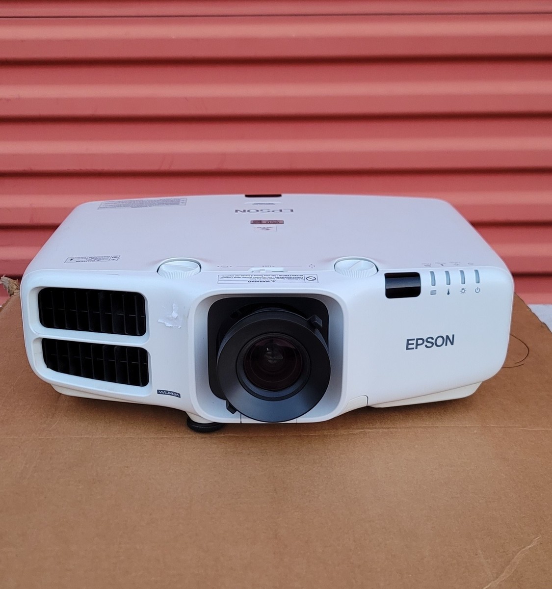 Epson H699A PowerLite Pro G6770WU LCD Projector WUXGA / W Remote