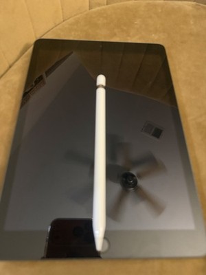 Apple iPad Pro 11  2nd Gen 128GB Wi Fi Space Gray + Apple Pencil - Barely Used