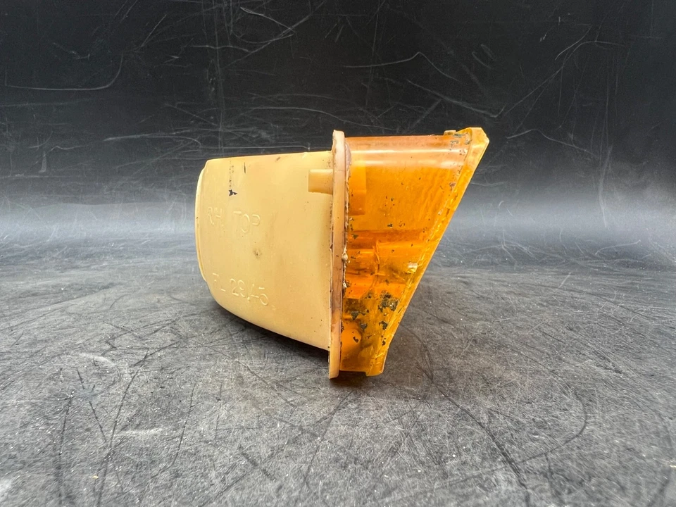 Carcasa intermitente delantero lado pasajero Ford Ranger 1983-1988 OEM E27B-13215-AA Foto 4 de 4