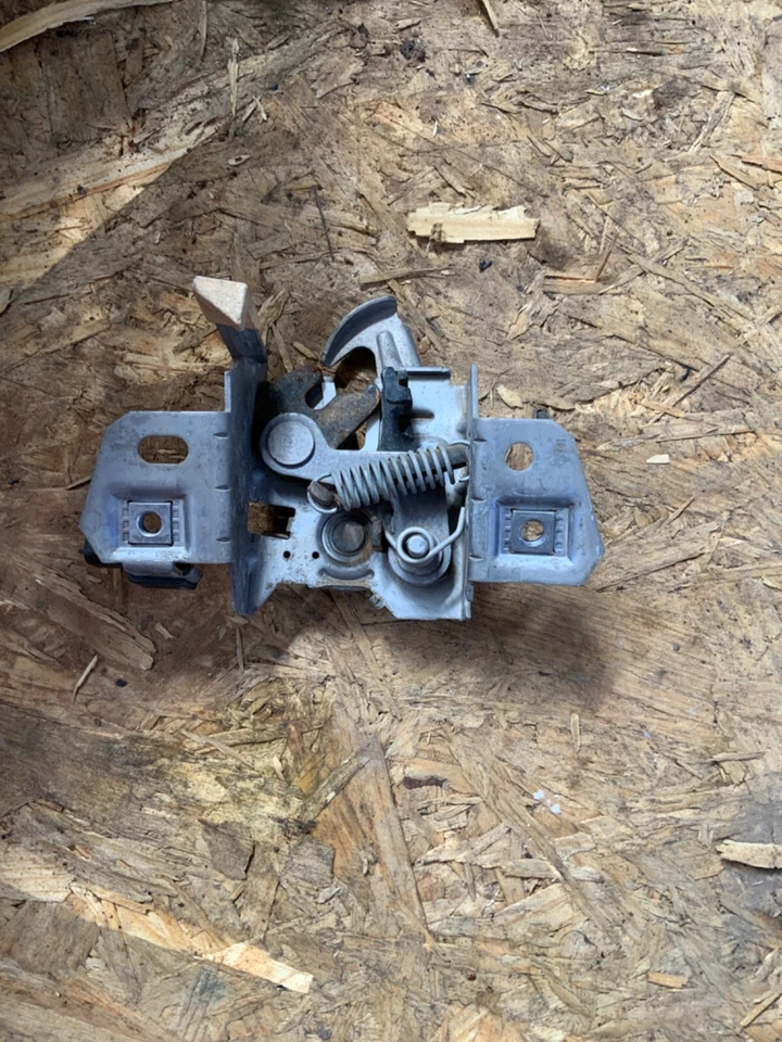 Volvo C70 2006 2007 2008 2009 2010 2011 2012 2013 unidad de bloqueo de pestillo de capó 30716530 Foto 4 de 4