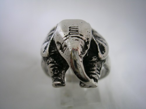ELEPHANT RING WITH AN ALL HIGH POLISHED FINISH IN STERLING SILVER - 第 6/7 張圖片
