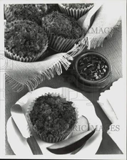 Press Photo Apple-bran streusel muffins - hpa35737