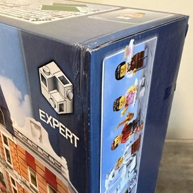 LEGO Creator Expert Assembly Square (10255) New and Sealed