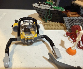 LEGO City Deep Sea Exploration Vessel 60095 Complete  with Minifigs