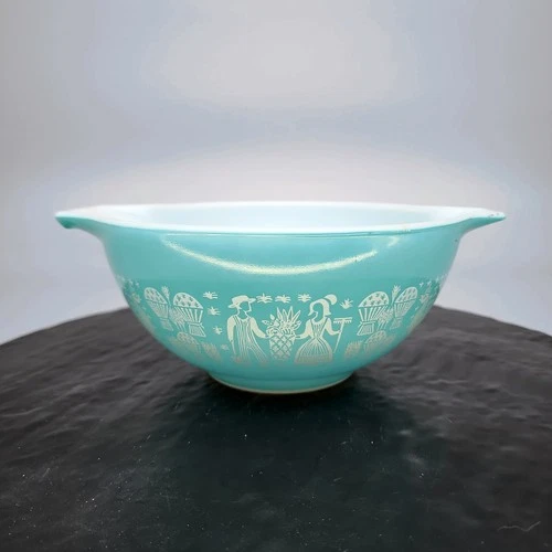 Pyrex Amish Butterprint 442 Cinderella 1.5Q Bowl Turquoise Milk Glass
