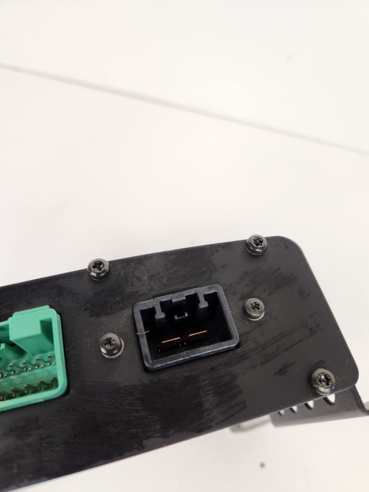 McLaren MP4-12C 2012-2014 Amplifier