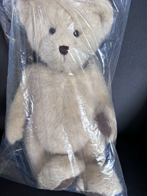Boyds H.B.'s Heirloom Series Jackie White Fully Jointed Plush Bear w/ Collar