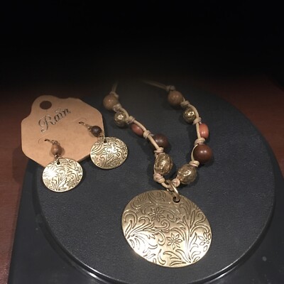 Matching earrings and necklace set Beautiful Gold /Earth Tones. Etch Like Design