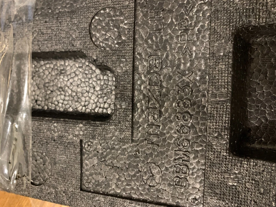 MAZDA 3 2010-2011 MONTAJE ESTUCHE DE ALMACENAMIENTO DE ESPUMA OEM para herramientas de repuesto excelente estado Foto 3 de 4