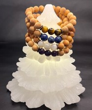 Mala Buddha Armband aus Sandelholz und Edelstein Perlen