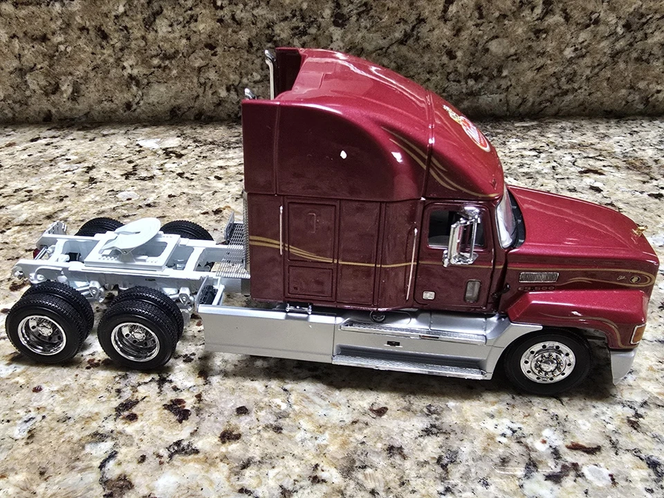1993 Franklin Mint Mack Diecast Semi Truck Burgundy Bobtail Vintage NEW READ  - Image 3 of 4
