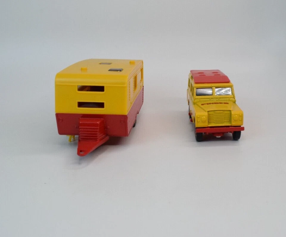 Verem Solido Pinder Circus Land Rover & Sterckeman Camper Trailer Caravan 1:43 - Image 4 of 4