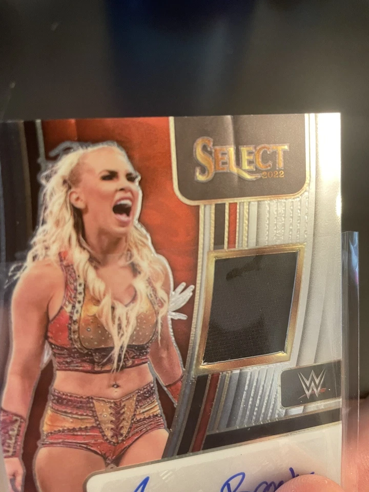 2022 WWE Select Dana Brooke Patch/Auto /199 AM-DBK - Image 4 of 4