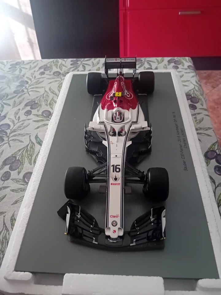 Charles Leclerc Sauber C37-ferrari 1:18 - Immagine 3 di 4