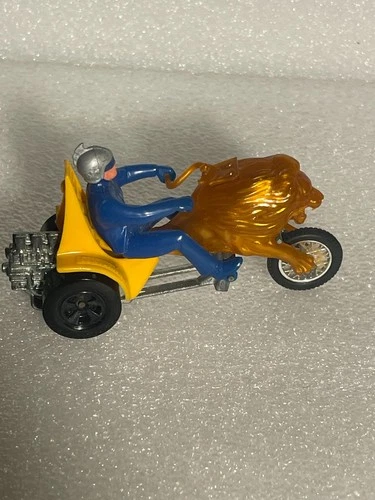 HOT WHEELS MATTEL REDLINE ERA RRRUMBLERS YELLOW  CENTURION MOTORCYCLE W/RIDER