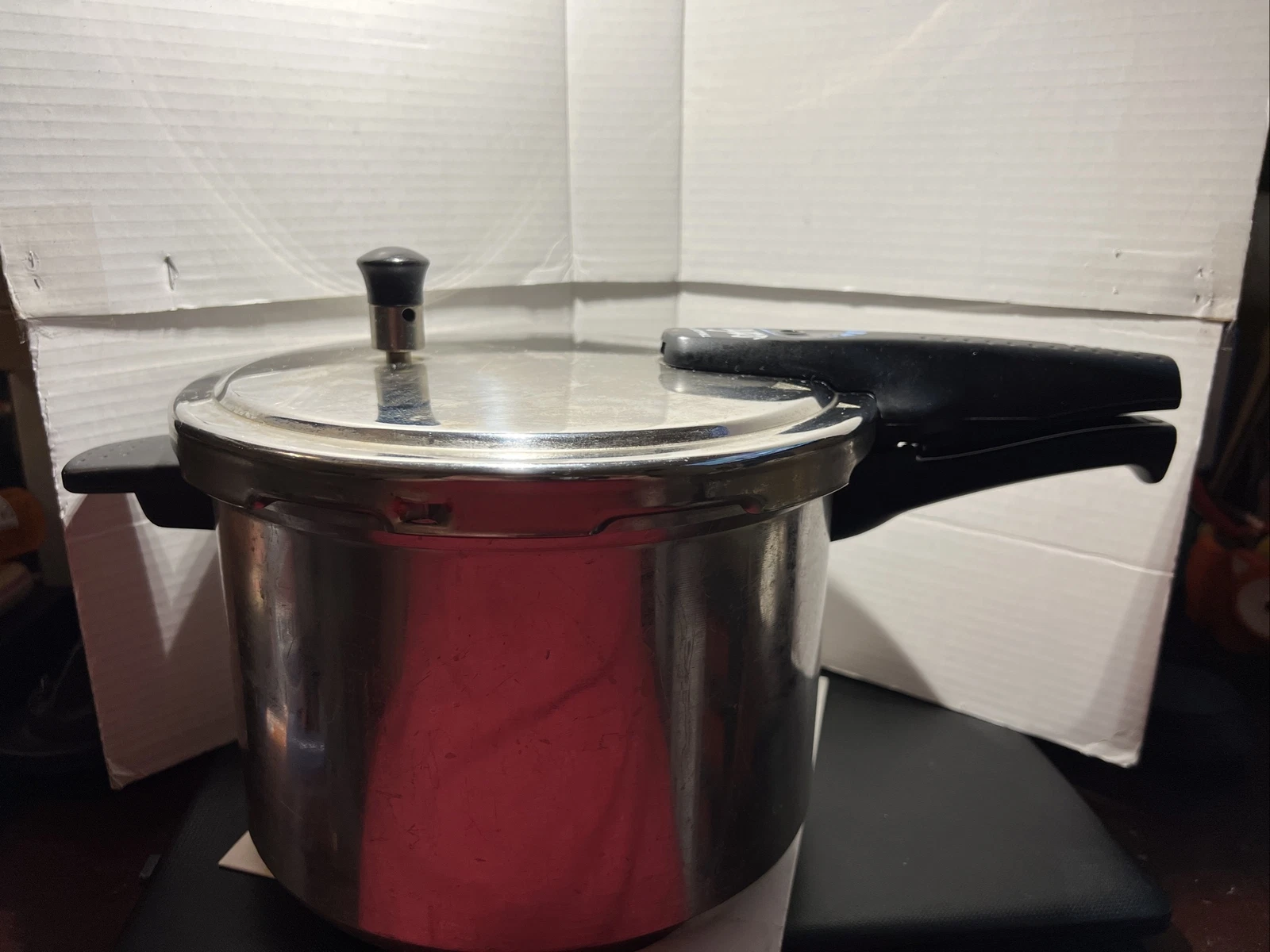 VINTAGE T-FAL TRADITION SAFE 2 PRESSURE COOKER BLUE