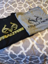 Lot Of 2 Realtree XL T-shirts. 1 Black W/Logo, 1 Gray W/Logo