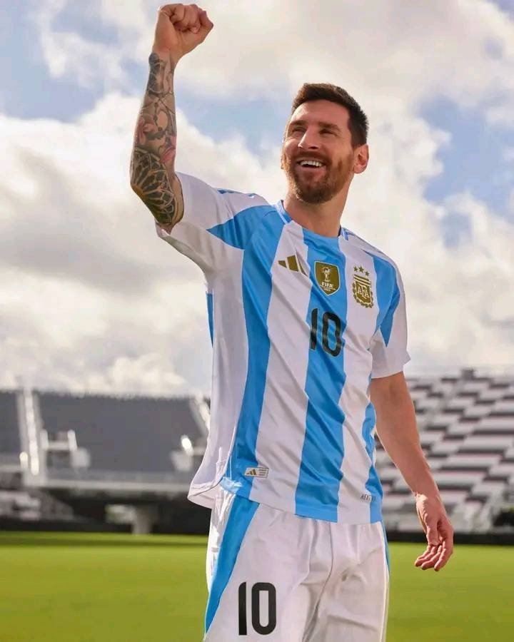 Argentina Jersey Adidas 100% Authentic 2024 Large #10 MESSI Player