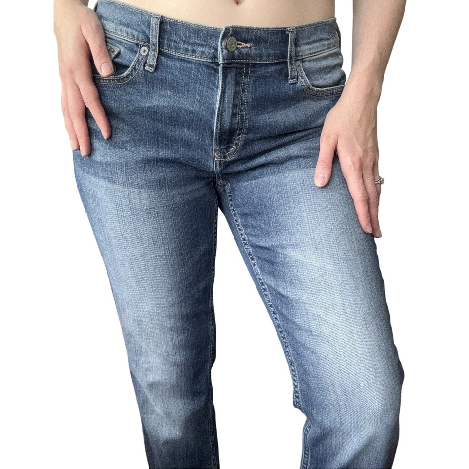 Pantalones de mezclilla Banana Republic Girlfriend | Talla 30 / 10P Petite | Lavado medio elástico Foto 3 de 4