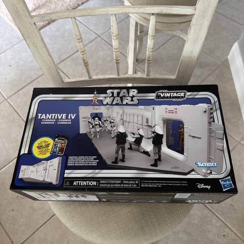 Star Wars The Vintage Collection Star Wars: A New Hope Tantive IV Hallway Playset, Rogue One: A Star Wars Story Rebel Fleet Trooper Figure