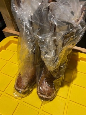 Lucchese LCL8111W8 Ostrich Skin Square Toe Boots