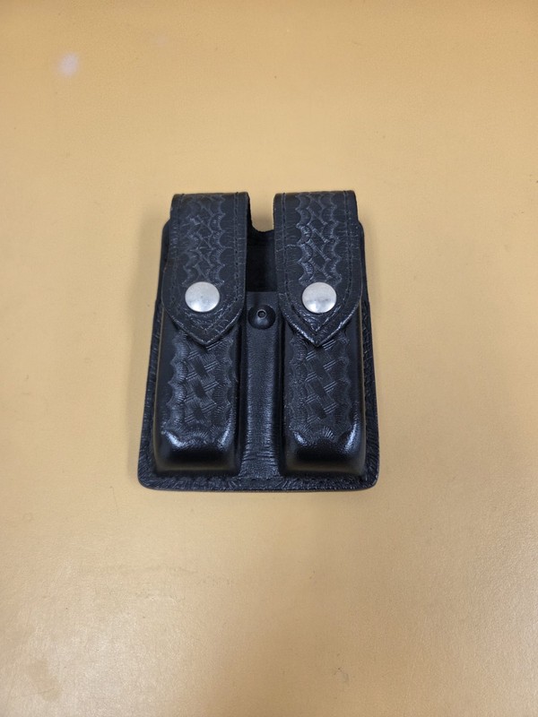 New Safariland Double Magazine Holder