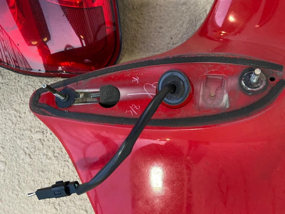 Luces traseras rojas Subaru Impreza WRX STI 2004-2005 JDM con alerón rojo Subaru OE Foto 4 de 4