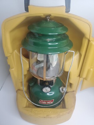Vtg Green Coleman 220K Lantern with Coleman Yellow Carry Case 5/82