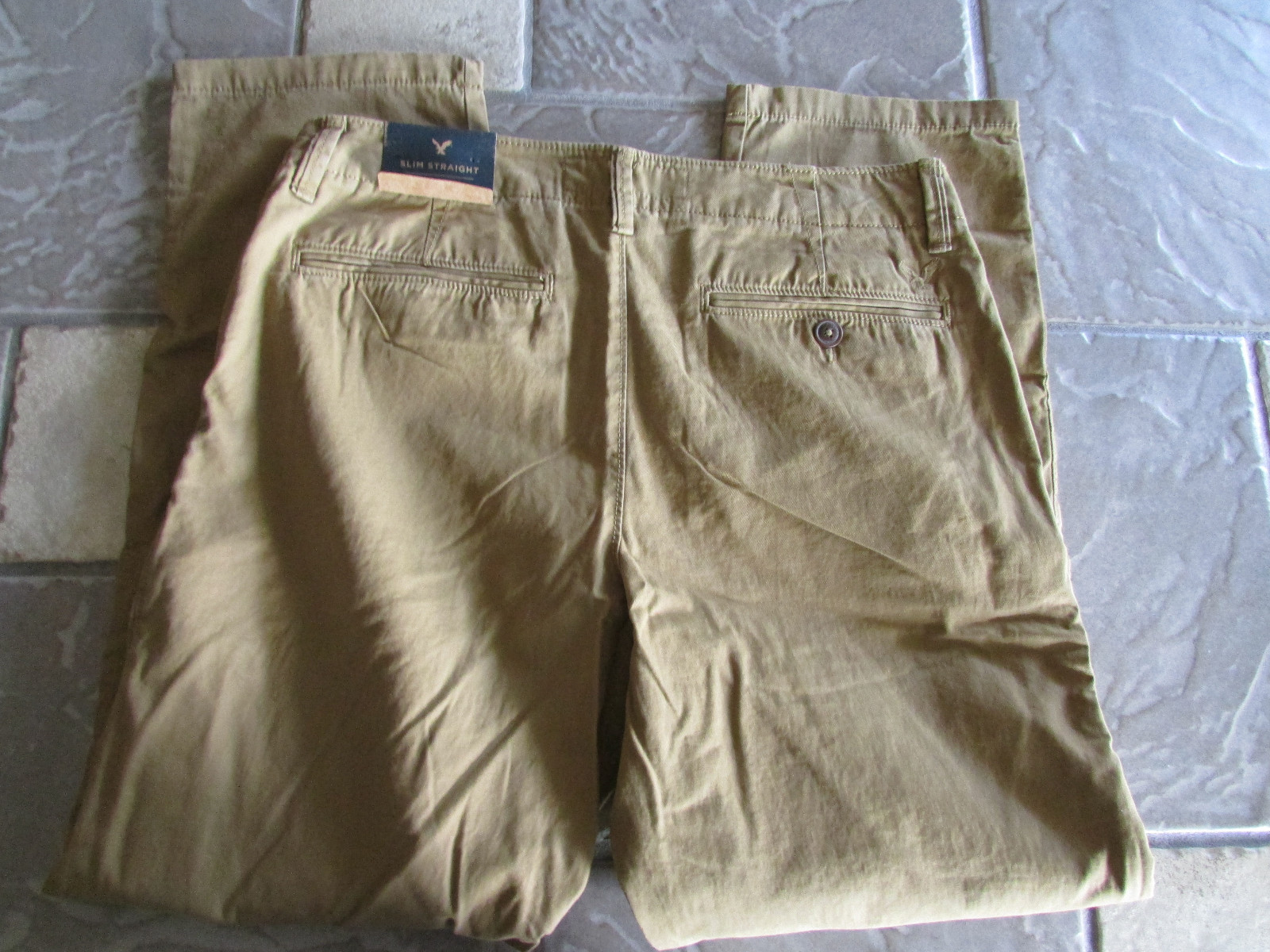 NEW AMERICAN EAGLE SLIM STRAIGHT KHAKI PANTS MENS 33X32 FLAT FRONT FREE