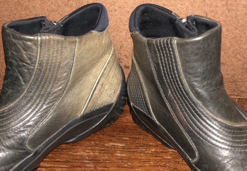 Clarks Size 7M Women’s Gray Leather Muckers Rainboots - Picture 6 of 21
