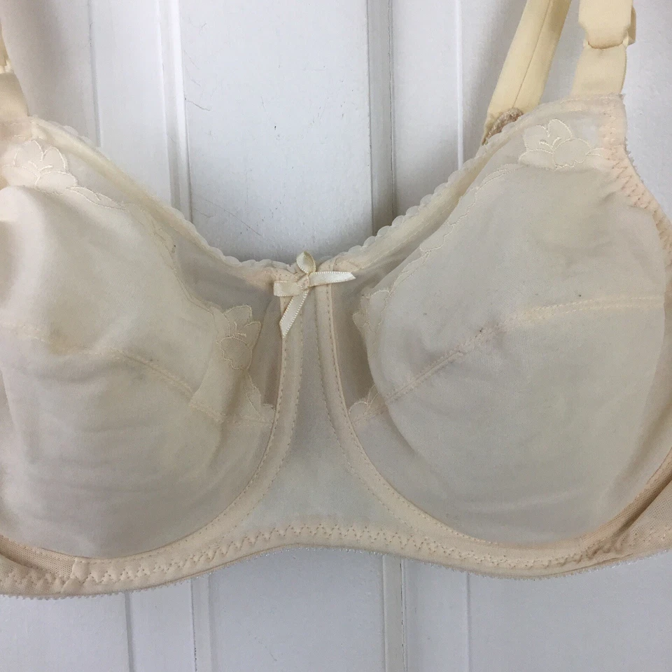 Sujetador vintage con aros sin forro Cabernet 36D marfil nailon blanco roto Foto 2 de 4