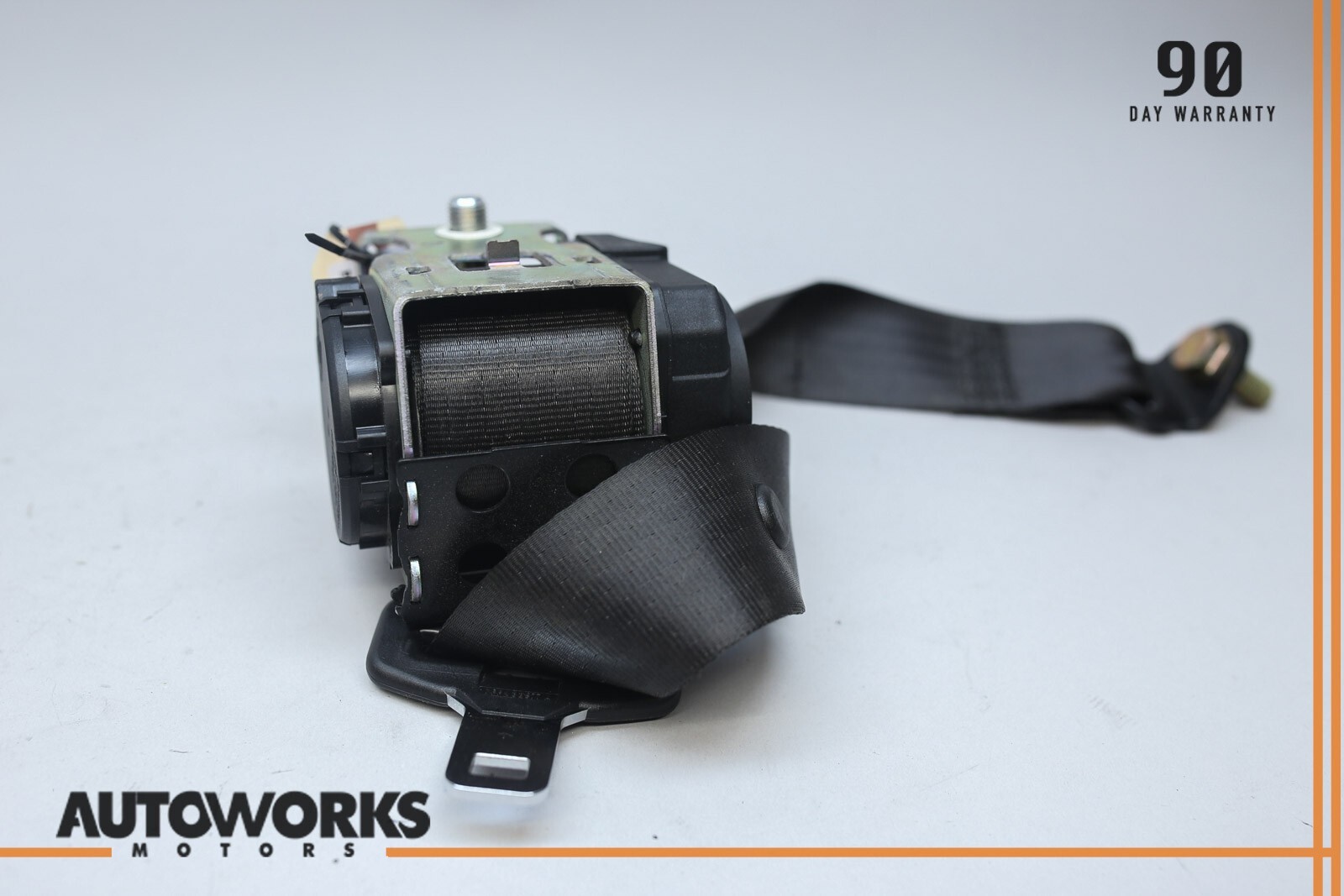 05-08 Maserati Quattroporte M139 Rear Left Driver Side Seatbelt 33045978 OEM