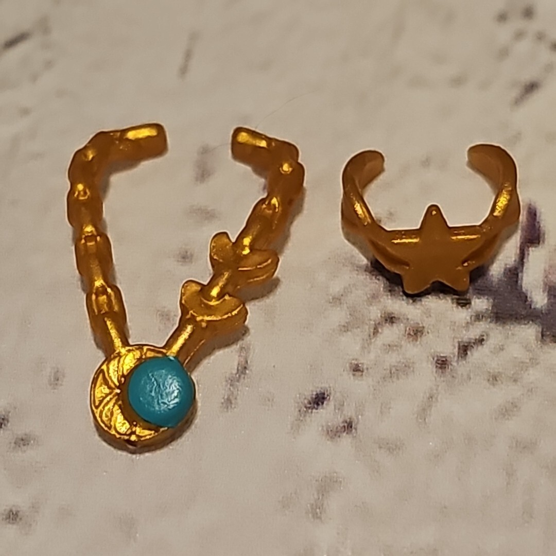 MONSTER HIGH Doll Clawdeen Wolf G3 Gold Star Choker With Moon
