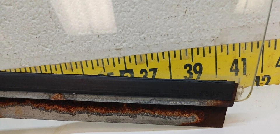 Ventana delantera derecha Mercury Comet/Capri 1967 OEM usada (DG202) Foto 2 de 4