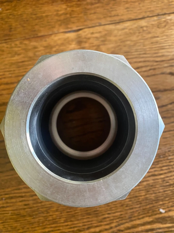 Swagelok S-3200-1-32 Male Connector Fitting 2" Tube x 2" NPT - Image 2 of 3