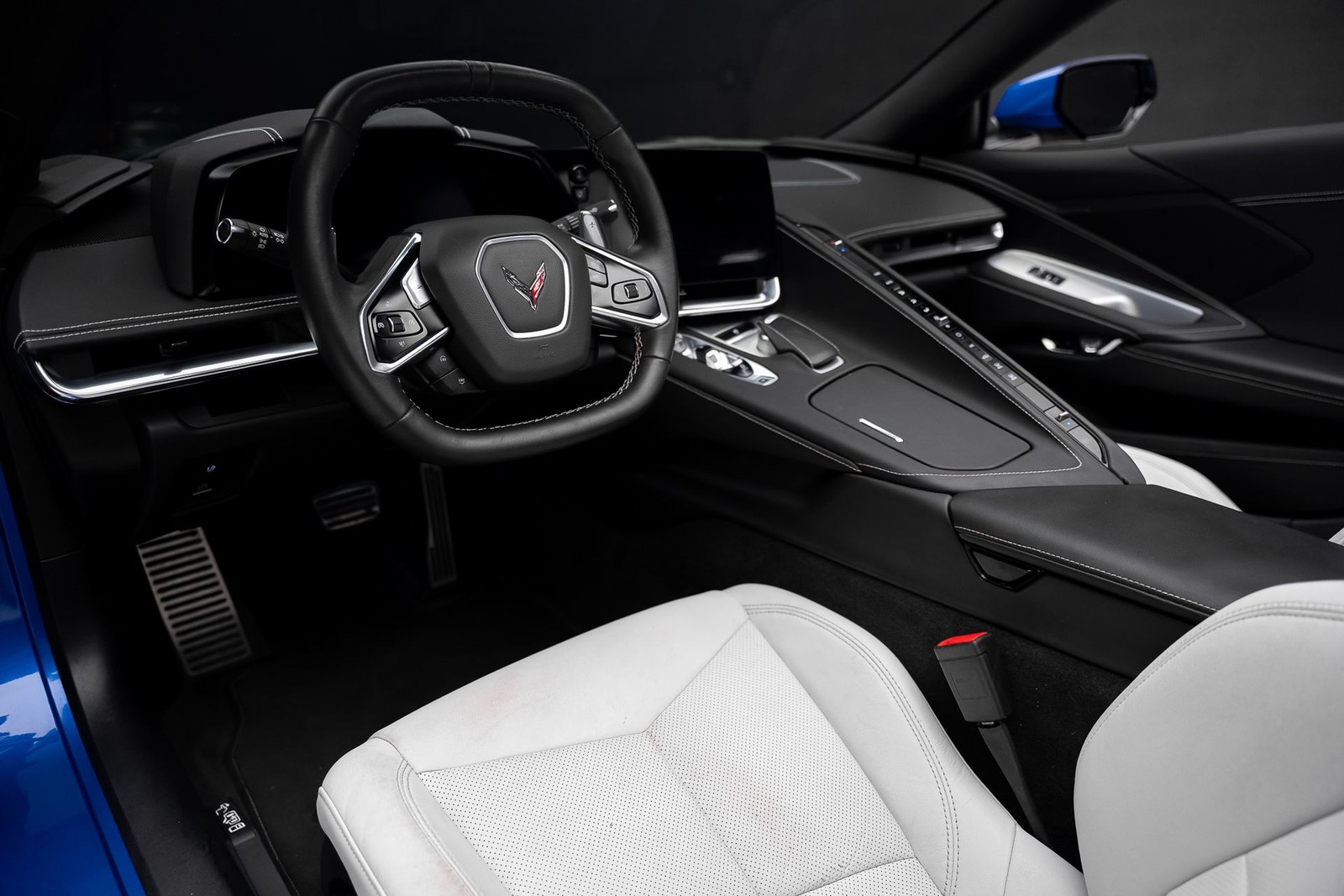2020 Blue Metallic Chevrolet Corvette   | C8 Corvette Photo 2