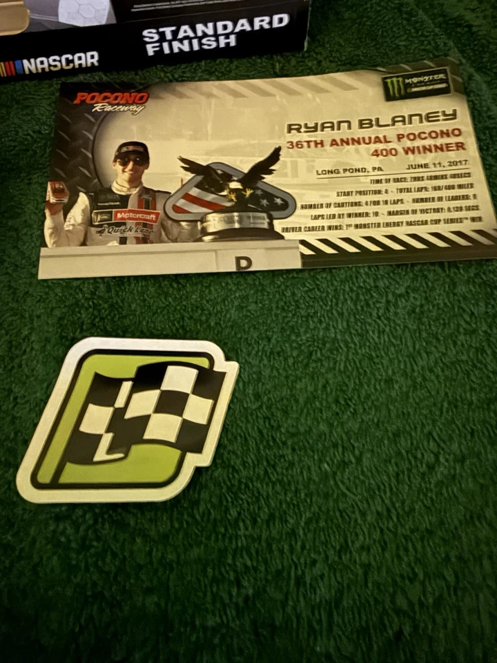 Ryan Blaney #21 Motorcraft Pocono Win 1:24 ARC assinado por Blaney & Wood Brothers - Imagem 4 de 4